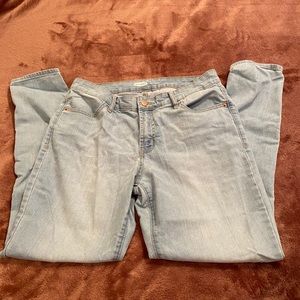 🌟$5 SALE🌟 Lightwash Skinny Jeans